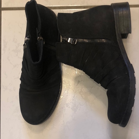 Italian made boots. Black.  Size 39. EUC - Picture 1 of 7